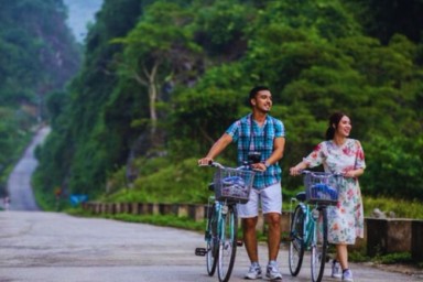 Halong Bay - Viet Hai village - Ho Dong Tien (B, L, D)